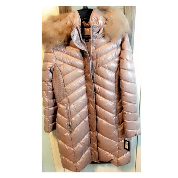 Woman’s Winter Coat - Picture 1 of 6
